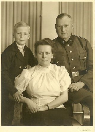 Lg.  Port.  Photo: Rare Pic German Elite Kraftfahrkorps Soldier W/ Wife & Son
