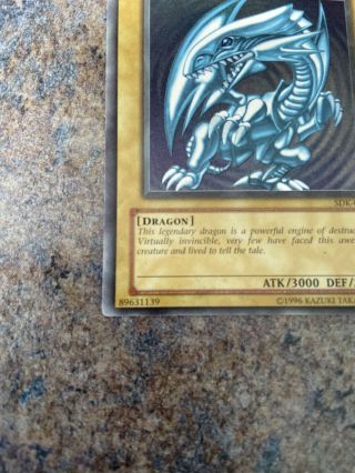 Ultra RARE Yugioh Blue Eyes White Dragon SDK - 001 Card in 3