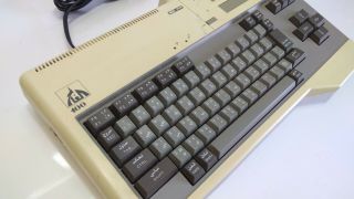 Sanyo - - MSX Personal Computer 100 - English & Arabic Vintage and very Rare 2