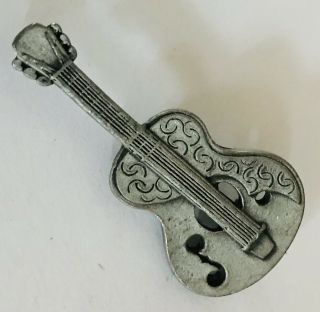 Country Music Electric Guitar Music Brooch Pin Badge Rare Vintage (h5)