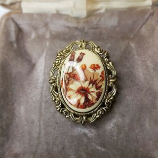 Rare Vintage Cream Flower Gold Tone Scarf Clip Gift Costume Jewellery