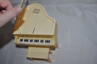 1981 vintage Mattel 5085 WHITE BARBIE Electronic baby Grand Piano 21 keys 3