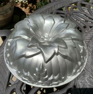 Nordic Ware Poinsettia Heavy Weight Cast Aluminum Bundt Bake Pan Rare