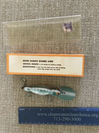 VINTAGE BOMBER WATERDOG MODEL 1057 FISHING LURE WITH BOX 2
