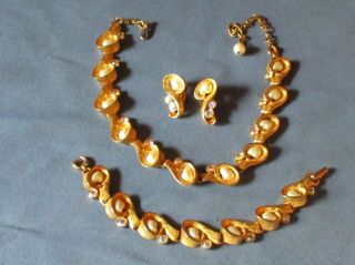 Vintage Gold - Tone Metal A/b Rhinestone F/pearl Necklace Bracelet Earrings Parure