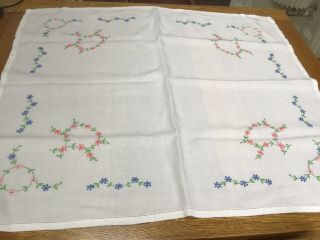 Vintage Hand Embroidered Linen Tablecloth 32” Square