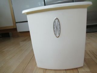 Vintage Rubbermaid Trash Can Waste Basket White Silver Oval Decoration 2933