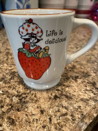 Vintage 1980 Strawberry Shortcake Life Is Delicious Ceramic Coffee Mug Cup 1980