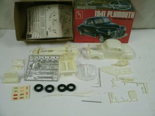 Vintage AMT 1941 Plymouth Coupe 1:25 Model Car Kit T148 2
