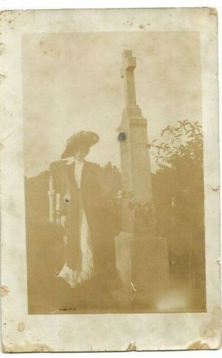 1911 Pretty Woman Tombstone Cemetery Grave Post Mortem Old Antique Russian Photo