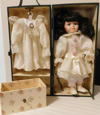 12 " Vintage Porcelain Doll In Green Wooden Carrying Case With Extra Outfit