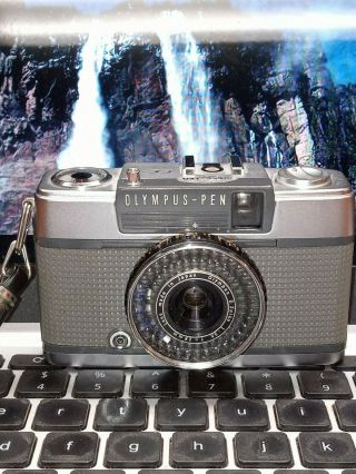 Olympus - Pen Ee - 2 35mm 1/2 Frame Camera.  Suuuuuper Rare