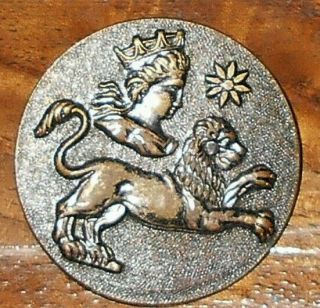 Antique Metal Brass Button,  Coat Of Arms,  Lion,  Queen,  British Realm Star