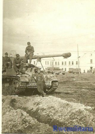 RARE German Panzer Crew Posed w/ NASHORN Tank Destroyer in Field 2