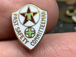Texaco Petroleum “past Safety Committeemen” Vintage Rare Service Award Pin.