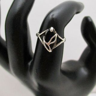 Vintage Sterling Silver Black Onyx Modern Leaf Design Ring Size 5.  5