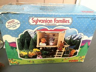 Vtg.  Sylvanian Families Tree House & box Rabbits Rabbits Rabbits 1986 2