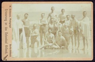 Cdv Cabinet Photo Group Of Men In Swimming Trunks,  Beach,  Gay Int.  Rare (3684)
