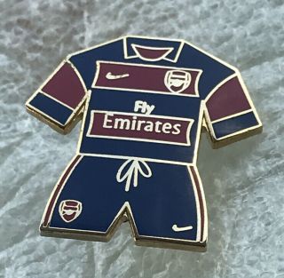Arsenal Supporter Enamel Badge Very Rare - Season 2007 - 2008 Away Kit / Shirt