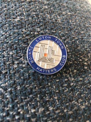 Luton Town Fc Rare Vintage Junior Hatters Club Badge Brooch Pin In Gilt 26mm Dia