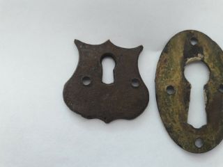 VINTAGE BRASS DOOR KEY HOLE COVERS / PLATES QTY 3 (OLD) 2