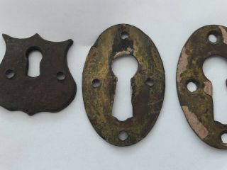 VINTAGE BRASS DOOR KEY HOLE COVERS / PLATES QTY 3 (OLD) 3