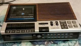 Vintage Ge General Electric 7 - 4956b Am - Fm Cassette Tape Player Alarm Clock 2.  B5