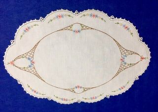 Vintage Hand Embroidered Crocheted Linen Floral Table Centre Piece - 49cm X 33cm