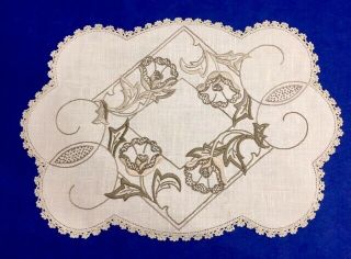 Vintage Hand Embroidered Crocheted Linen Floral Table Centre Piece - 48cm X 34cm