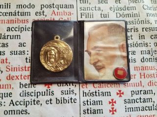 Rare Vintage Relic Box Padre Pio : Stunning Padre Pio " Dress Relic " With Medal