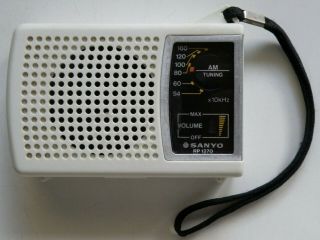 1985 VINTAGE SANYO RP - 1270 AM MW POCKET TRANSISTOR RADIO,  PERFECT 2