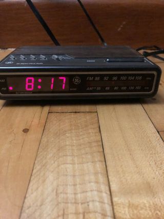 General Electric Vintage Ge 7 - 4612a Am/fm Digital Alarm Clock Radio