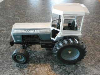 Rare White Farm Equipment Model 2 - 135 Field Boss Toy Tractor 1/16 2