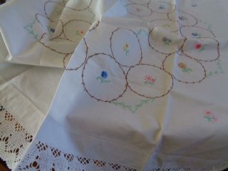 Gorgeous Vintage Hand Embroidered Linen Tablecloth,  Flower Circles,  Torchon Lace