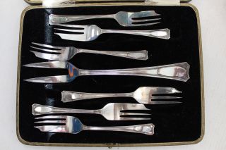 Vintage P.  A.  & S Epns Silver Plated Set Of X7 Forks In Case - O05