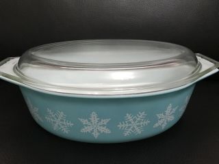 Rare Vintage Pyrex Turquoise Snowflake Oval Lidded Casserole.