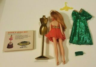 VINTAGE 1969 TOPPER ' GLORI ' DOLL [friend of Dawn],  2 OUTFITS,  BOOKLET,  HANGER 2