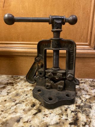 Antique: Reed Manufacturing Co.  Cast Iron Pipe Vise Erie Pa Usa 10.  5 Inches Tall