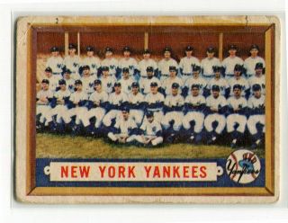 1957 Topps 97 York Yankees Team Card Mickey Mantle