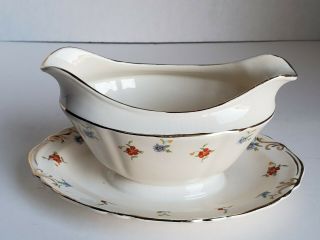 Vintage Crown Potteries Usa Gravy Boat W/ Plate Pattern Crp18 1941 Holiday
