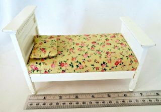 1:12 Dollhouse Miniatures White Wooden Vintage - Style Bed W/bedding