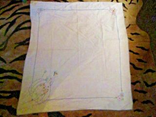 VINTAGE LINEN CRINOLINE LADY HAND EMBROIDERED LACE EDGED TABLECLOTH 34 X 30 2