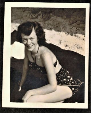 Vintage Antique Photograph Sexy Young Woman In Bathing Suit On The Beach