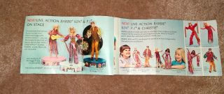 Vintage BARBIE “The Lively World of Barbie” Fashion Booklet 1971 2