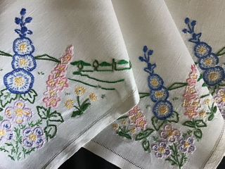 Lovely Vintage Linen Hand Embroidered Tablecloth Country Cottage Florals
