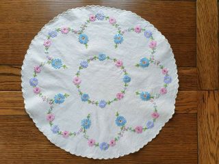 Vintage Pretty Floral Hand Embroidery Doily Dressing Table Place Mat