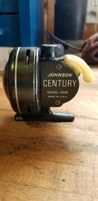 Made In The U.  S.  A.  Johnson Century Model 100b Fishing Reel