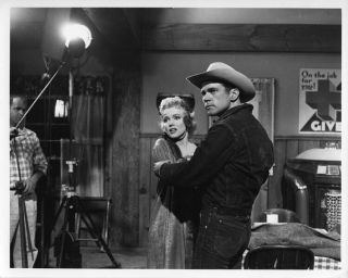 Marilyn Monroe Don Murray Filming Bust Stop Rare Behind The Scenes 8x10 Photo