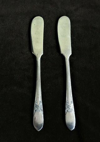 2 Vintage Wm.  Rogers I/s Cheese/butter Knives Beloved Pattern 1940 6 1/4 "