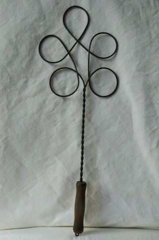 Vintage Swirl Design Metal Wire & Wood Rug Beater Primitive Country Decor
